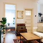 Lovely Vintage Double In Center Bükreş