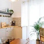 Lovely Vintage Double In Center Daire *