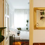 Lovely Vintage Double In Center Daire Bükreş