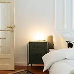 Lovely Vintage Double In Center Apartment *