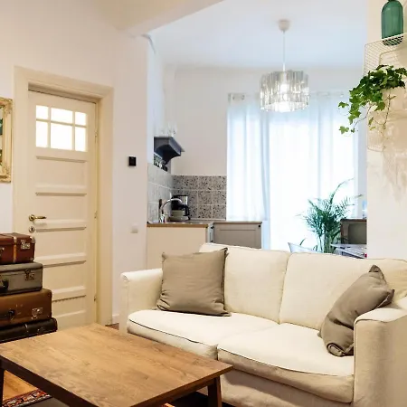 Lovely Vintage Double In Center *