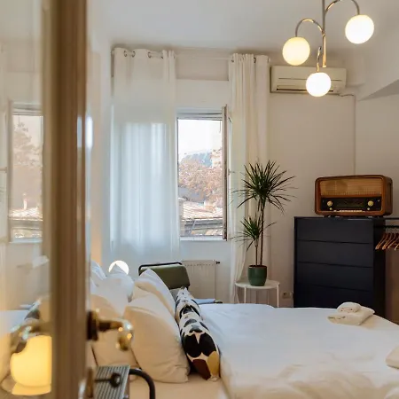 Lovely Vintage Double In Center