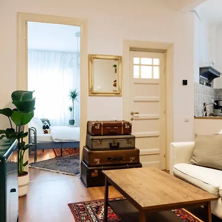 Lovely Vintage Double In Center Bukarest