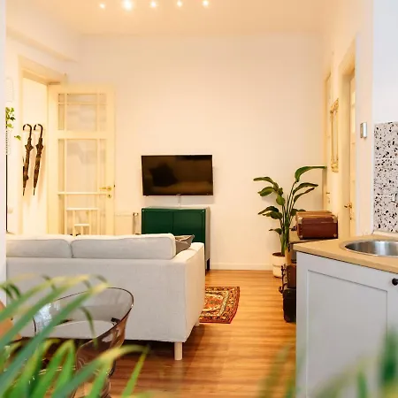 Lovely Vintage Double In Center דירה *