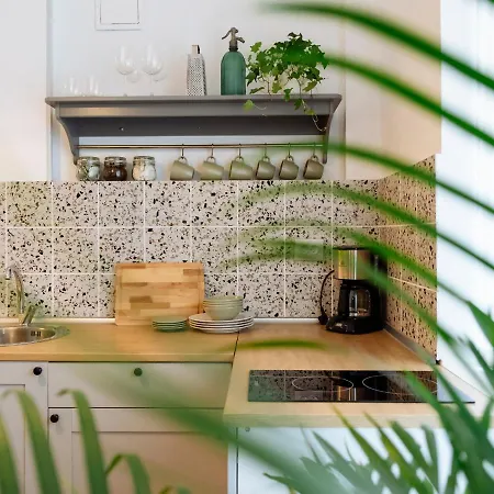 Апартаменты Lovely Vintage Double In Center