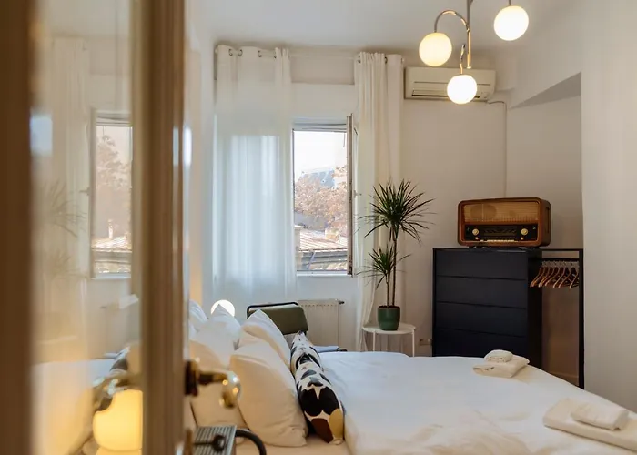 Lovely Vintage Double In Center