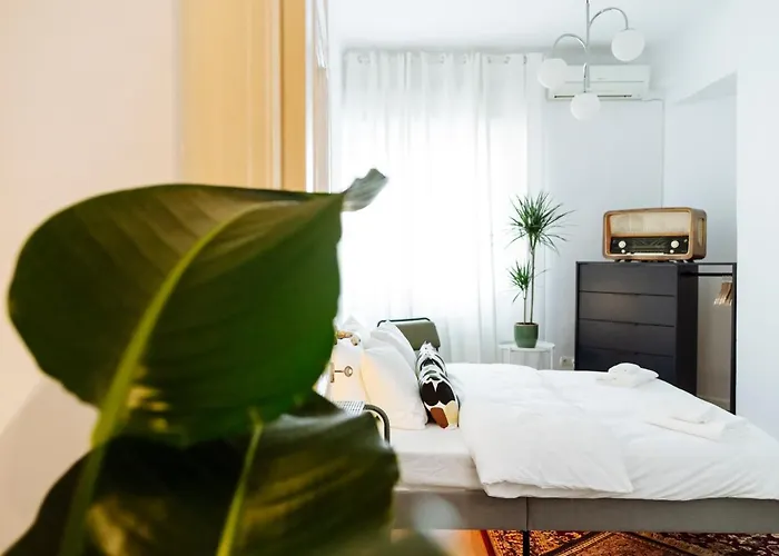 Lovely Vintage Double In Center *