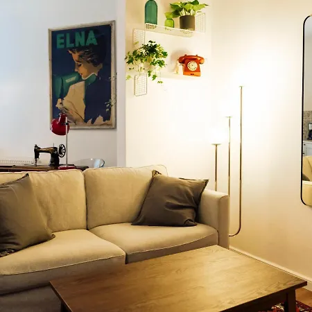 Lovely Vintage Double In Center 부쿠레슈티