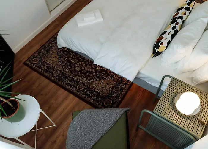 Апартаменти Lovely Vintage Double In Center