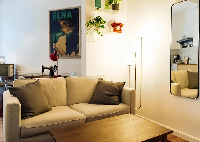 Lovely Vintage Double In Center 부쿠레슈티