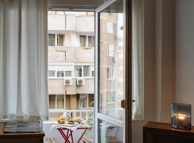 Lovely Vintage Double In Center 아파트 *