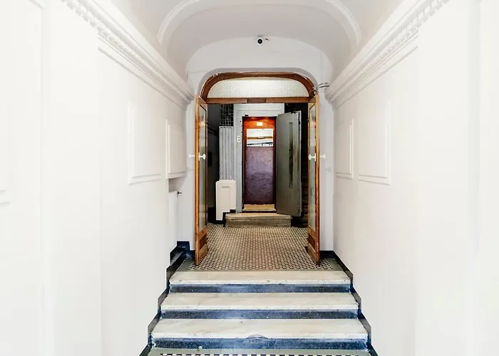 Lovely Vintage Double In Center