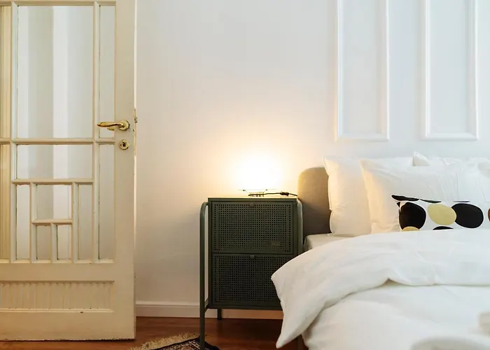 Lovely Vintage Double In Center 아파트 *