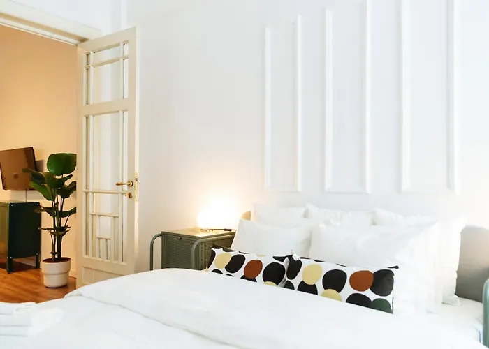 Lovely Vintage Double In Center *