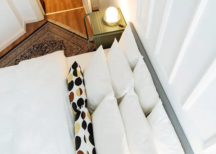 Апартаменти Lovely Vintage Double In Center