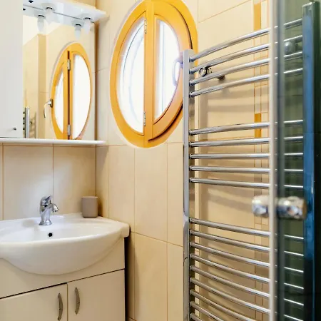 Lovely Vintage Double In Center *